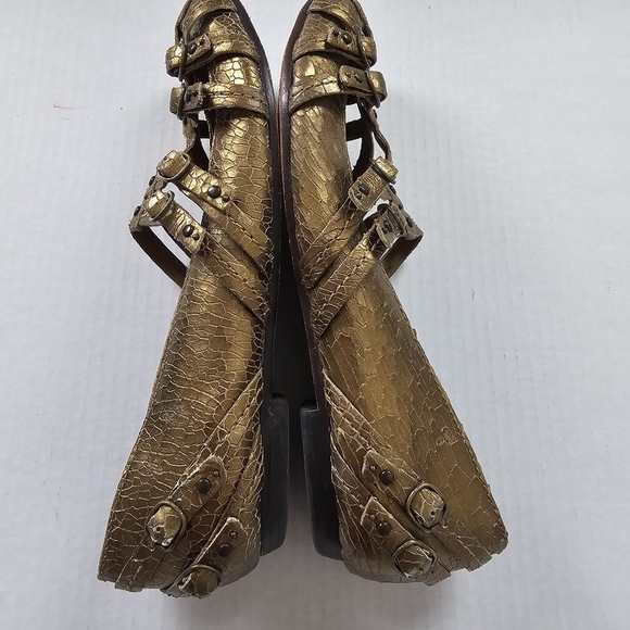 Frye Anna Crackled Leather Multi Strap Gold - Picture 5 of 13